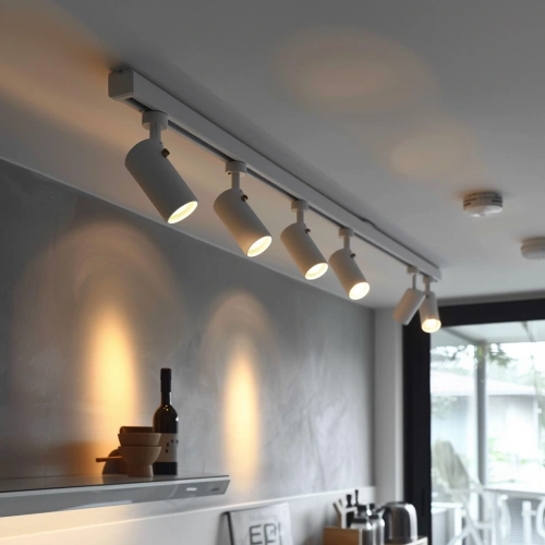 Белый накладной трековый шинопровод